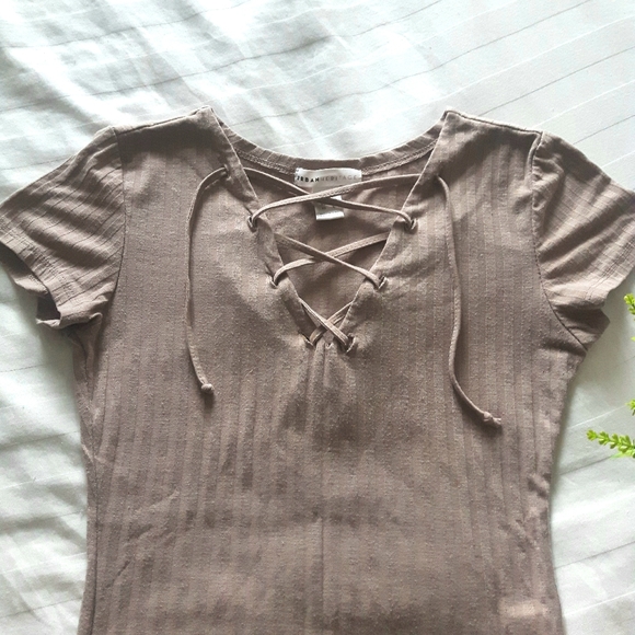 🌺3 FOR $30🌺 Short sleeve one piece - Picture 2 of 3